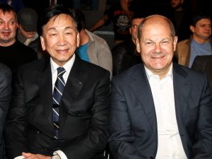 AIBA Präsident Dr. Wu mit dem Hamburger Bürgermeister Olaf Scholz