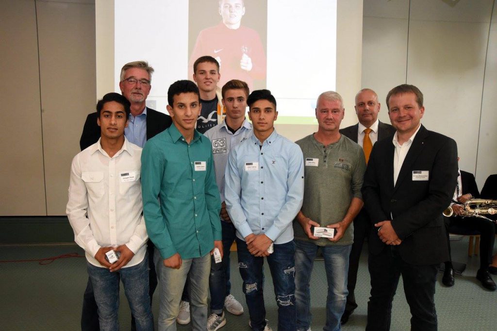 v.l. Golagha Haddi, Torsten Mönnich, Sadek Lazem, Viktor Jurk, Salvatore Cotrone, Arian Cekicaj, Dieter Berg, Malte Burwitz, Dr. Rico Badenschier - Foto: ©️- Boxclub TRAKTOR Schwerin