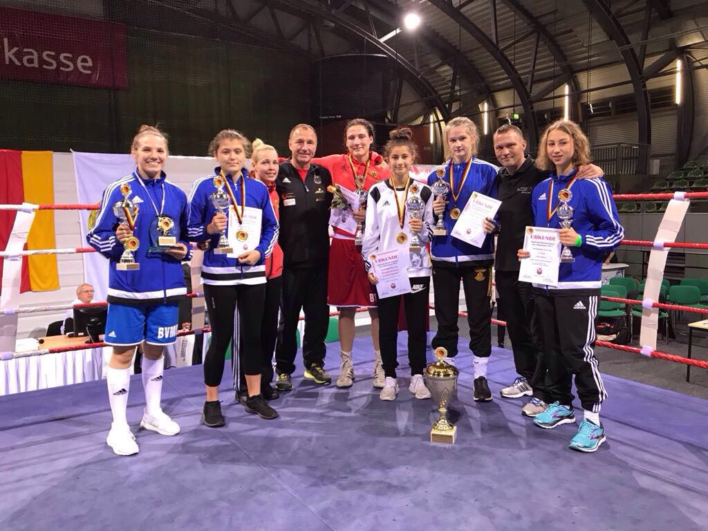 Neben drei Goldmedaillen geht zweimal Silber und einmal Bronze an das Traktor-Team
