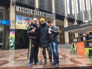Igor Mikhalkin mit Team - Foto: EC Boxing